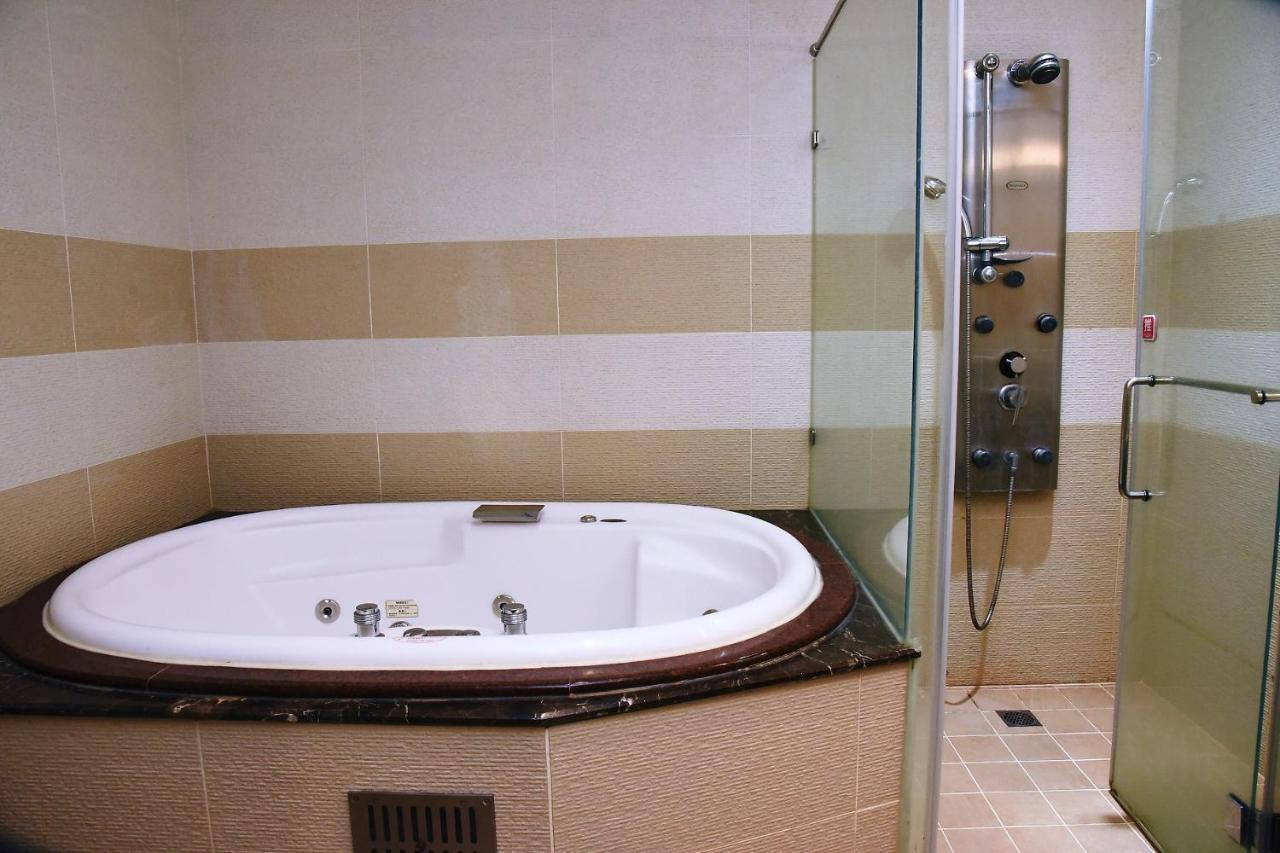 England Business Motel Yilan Luaran gambar
